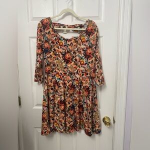 3/4 sleeve pinkish flower pattern dress with bow back.